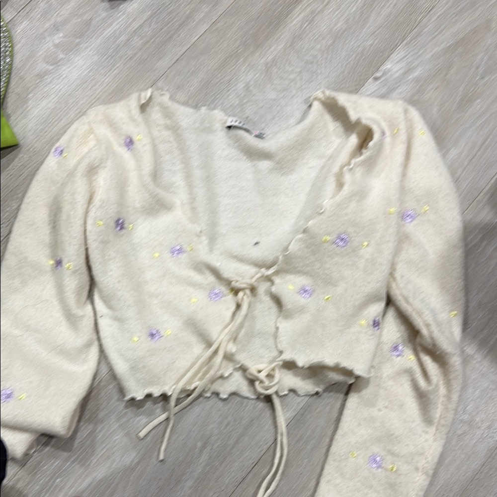 Cream Cropped Cardigan with Floral Embroidery
